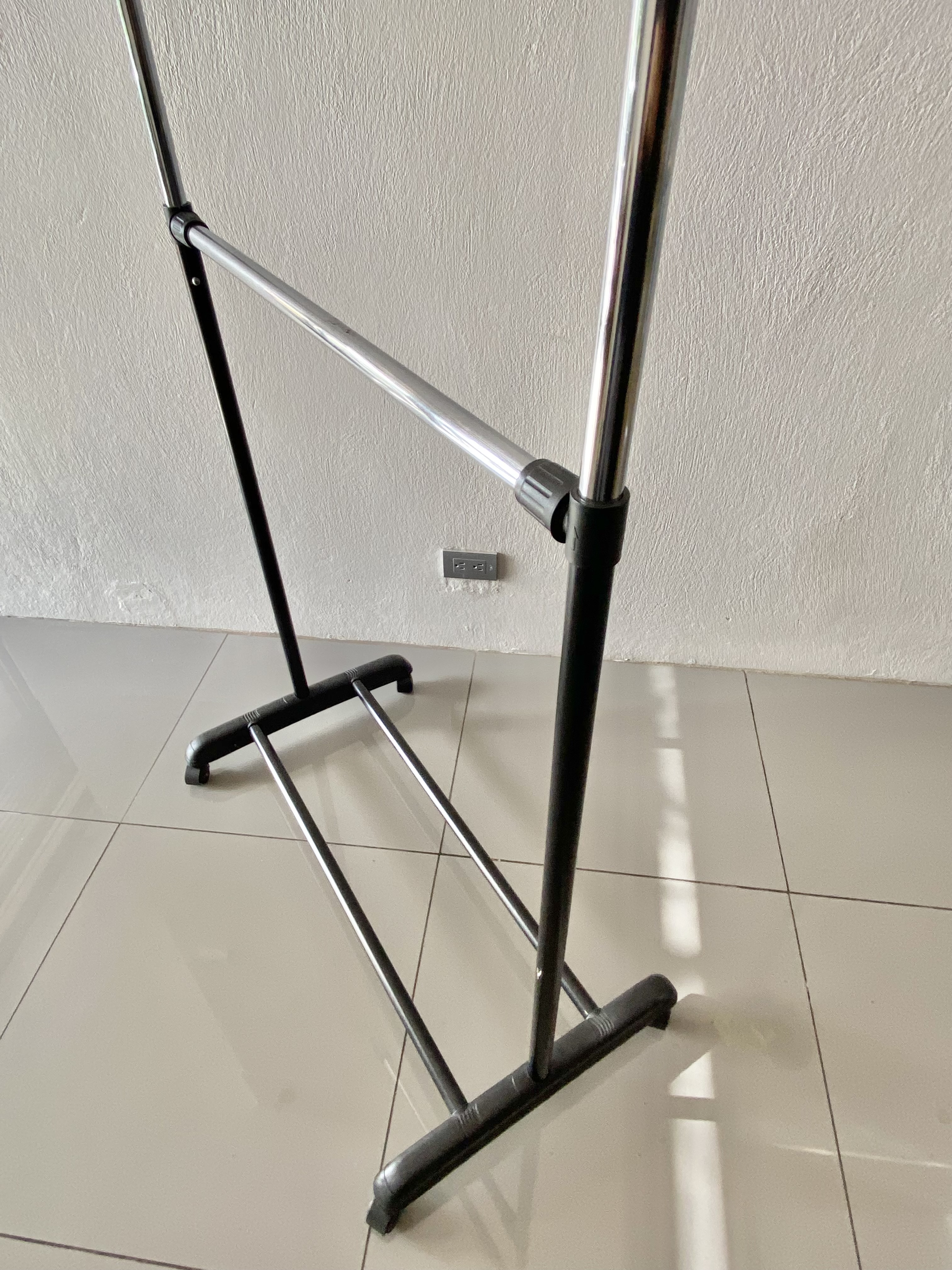 Perchero Cromo-Plástico 80L 2B rodines - Imagen 2